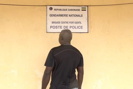 ๐
๐๐ข๐ญ-๐๐ข๐ฏ๐๐ซ๐ฌ : รฉ๐๐ซ๐จ๐ฎรฉ ๐ฉ๐จ๐ฎ๐ซ ๐ฏ๐ข๐จ๐ฅ ๐ฌ๐ฎ๐ซ ๐ฌ๐ ๐๐ข๐ฅ๐ฅ๐ ๐๐ ๐๐ ๐๐ง๐ฌ