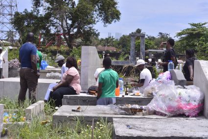 ๐
รช๐ญ๐ ๐๐ ๐ฅ๐ ๐๐จ๐ฎ๐ฌ๐ฌ๐๐ข๐ง๐ญ : ๐ฅ๐๐ฌ ๐ฉ๐จ๐ซ๐ญ๐ ๐๐ง๐ญ๐ข๐ฅ๐ฅ๐๐ข๐ฌ รฉ๐ญ๐๐ข๐๐ง๐ญ ๐๐๐ง๐ฌ ๐ฅ๐๐ฌ ๐๐ข๐ฆ๐๐ญ๐ขรจ๐ซ๐๐ฌ