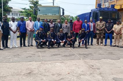 𝐏𝐨𝐥𝐢𝐜𝐞 𝐧𝐚𝐭𝐢𝐨𝐧𝐚𝐥𝐞 : 𝐩𝐨𝐫𝐭 𝐝𝐞 𝐠𝐚𝐥𝐨𝐧𝐬 𝐝𝐞𝐬 𝐨𝐟𝐟𝐢𝐜𝐢𝐞𝐫𝐬 𝐞𝐭 𝐬𝐨𝐮𝐬-𝐨𝐟𝐟𝐢𝐜𝐢𝐞𝐫𝐬 𝐩𝐫𝐨𝐦𝐮𝐬 à 𝐏𝐨𝐫𝐭-𝐆𝐞𝐧𝐭𝐢𝐥